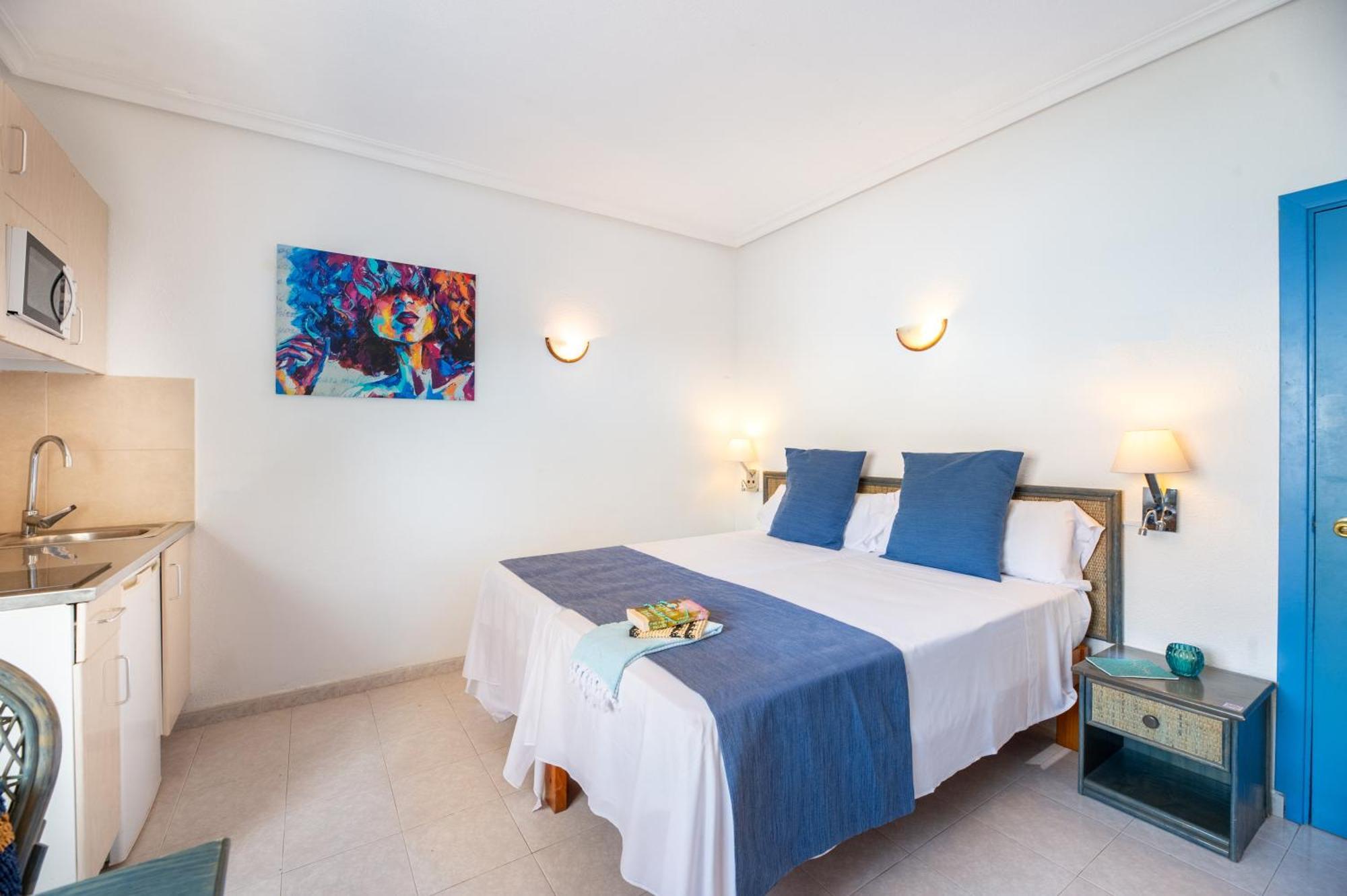 Aparthotel Vibra Del Mar - Adults Only Сан-Антонио-Абад Экстерьер фото