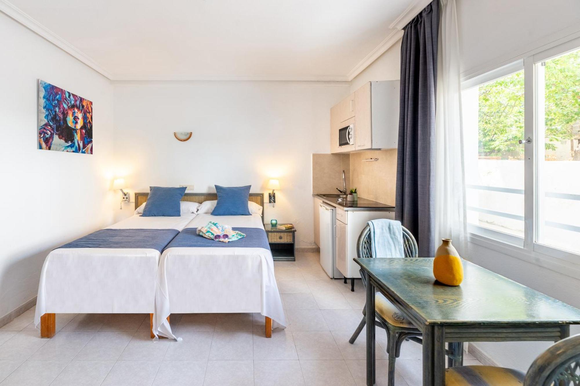 Aparthotel Vibra Del Mar - Adults Only Сан-Антонио-Абад Экстерьер фото